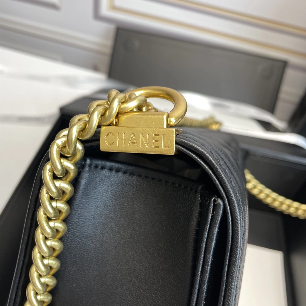 DailyWear 5001 Chanel AAA Quality Messenger Bags For Women - Image 4