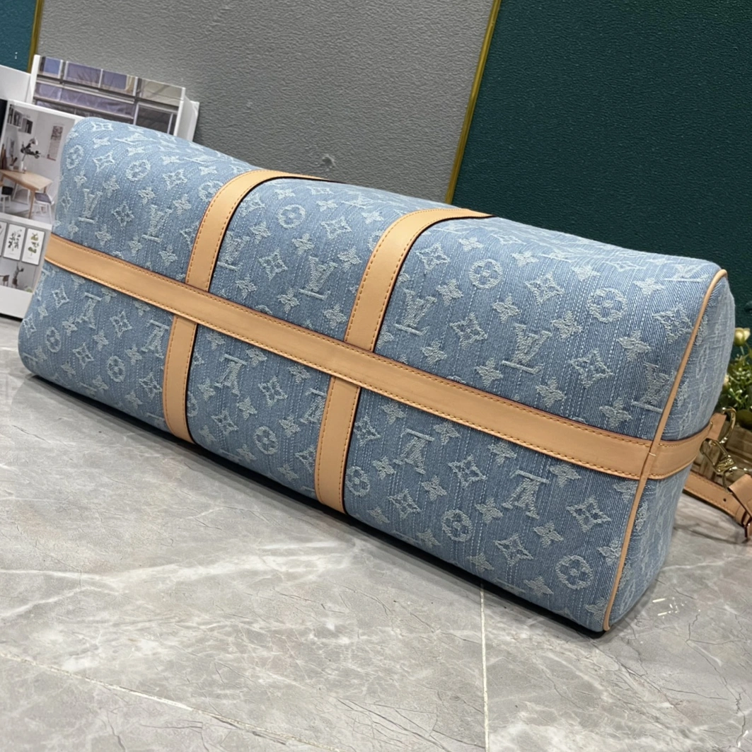 DailyWear 687 Louis Vuitton Travel Bags - Image 4