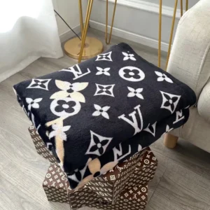 Durable 1778 Louis Vuitton LV Blanket