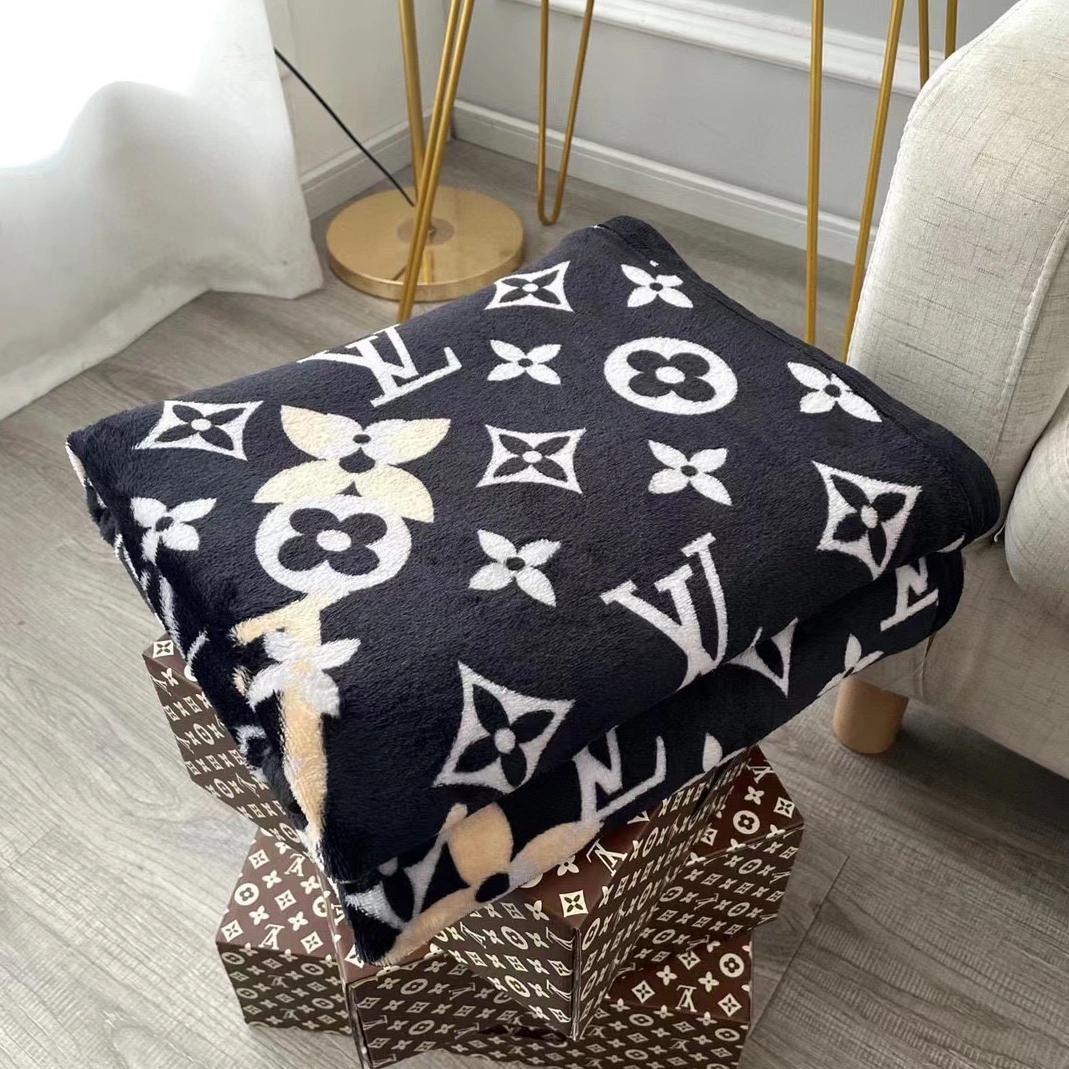 Durable 1778 Louis Vuitton LV Blanket