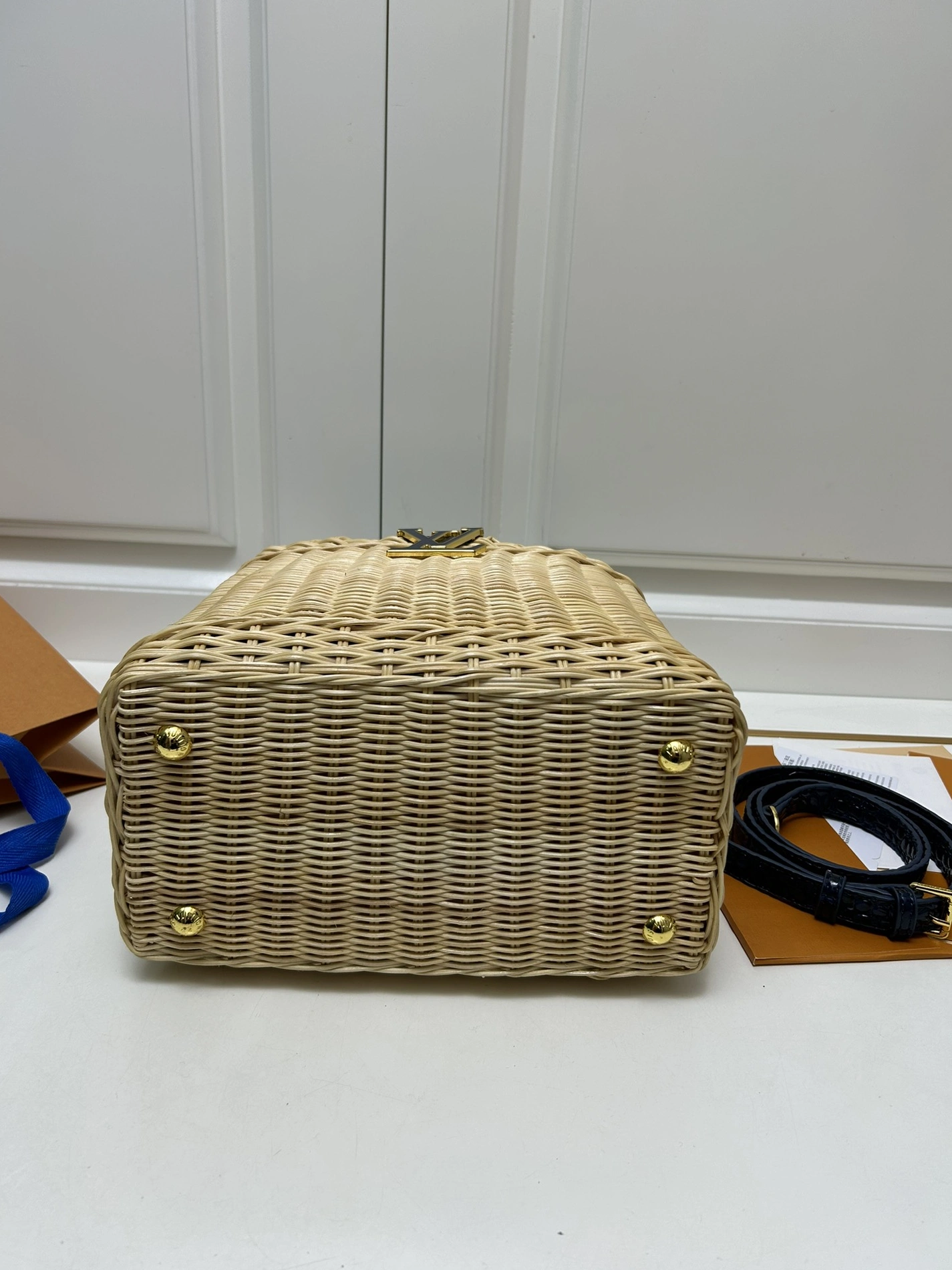 Durable 7794 Louis Vuitton AAA Quality Handbags In Navy For Women - Image 7