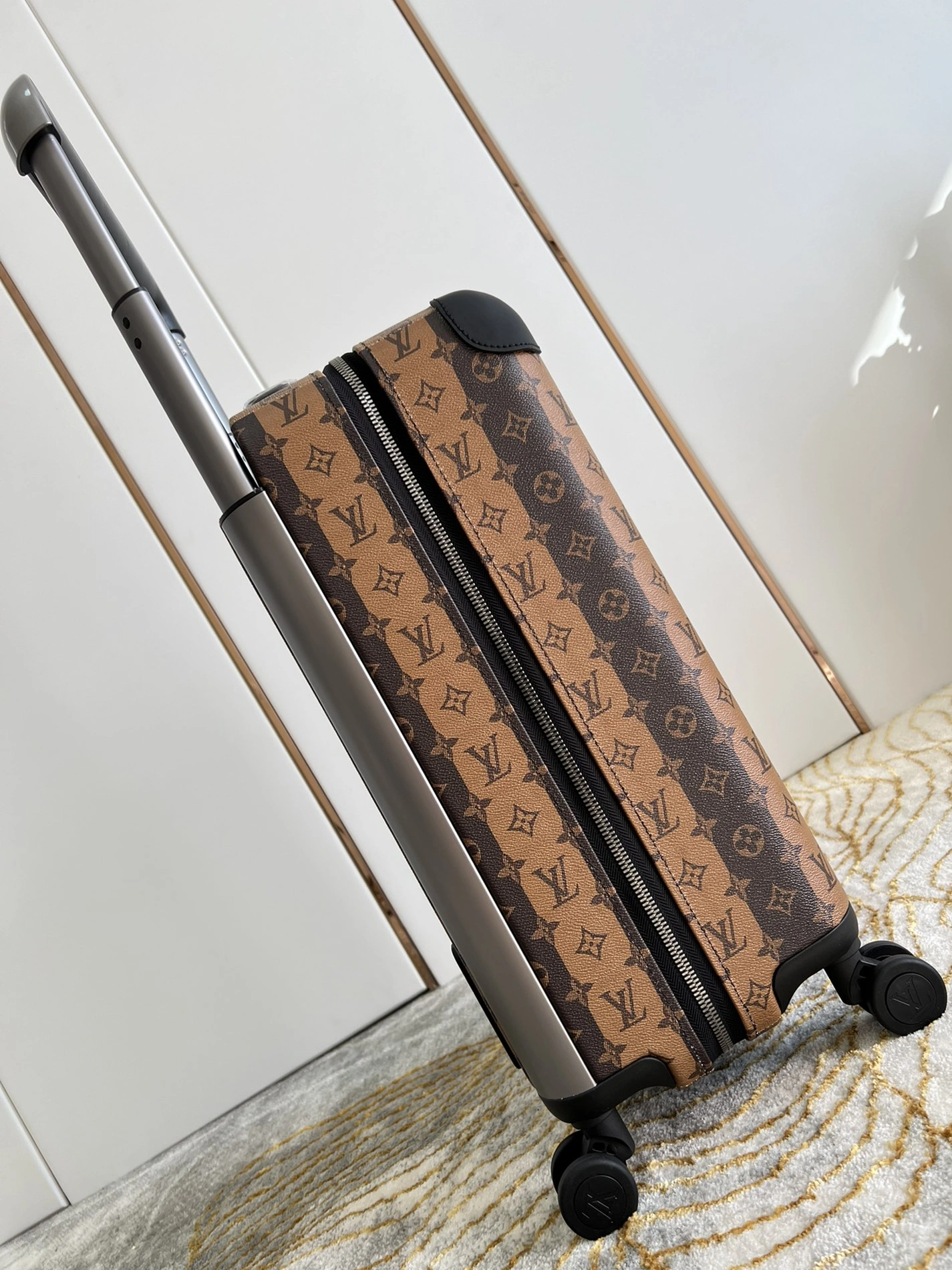 Durable 8554 Louis Vuitton Luggage - Image 4