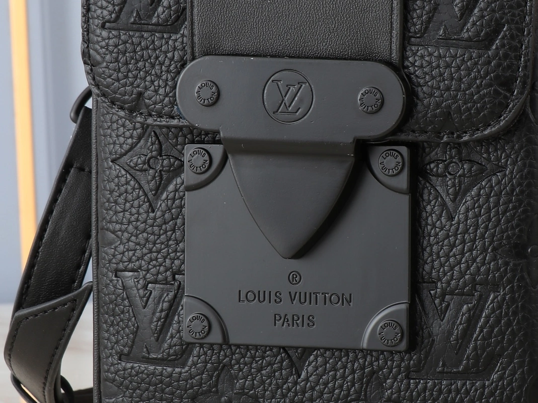 EasyMatch 1113 Louis Vuitton AAA Quality Messenger Bags For Unisex - Image 5