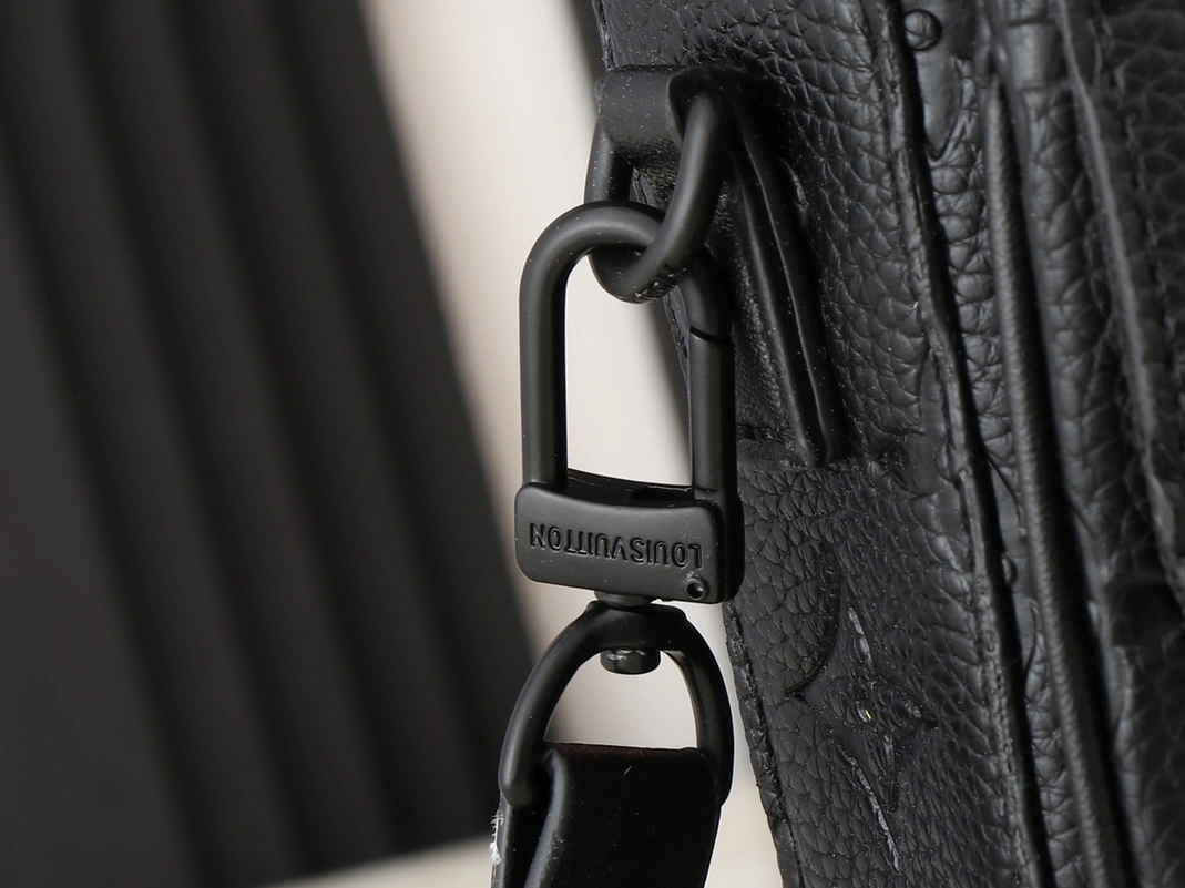 EasyMatch 1113 Louis Vuitton AAA Quality Messenger Bags For Unisex - Image 6