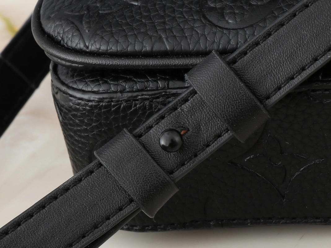 EasyMatch 1113 Louis Vuitton AAA Quality Messenger Bags For Unisex - Image 7