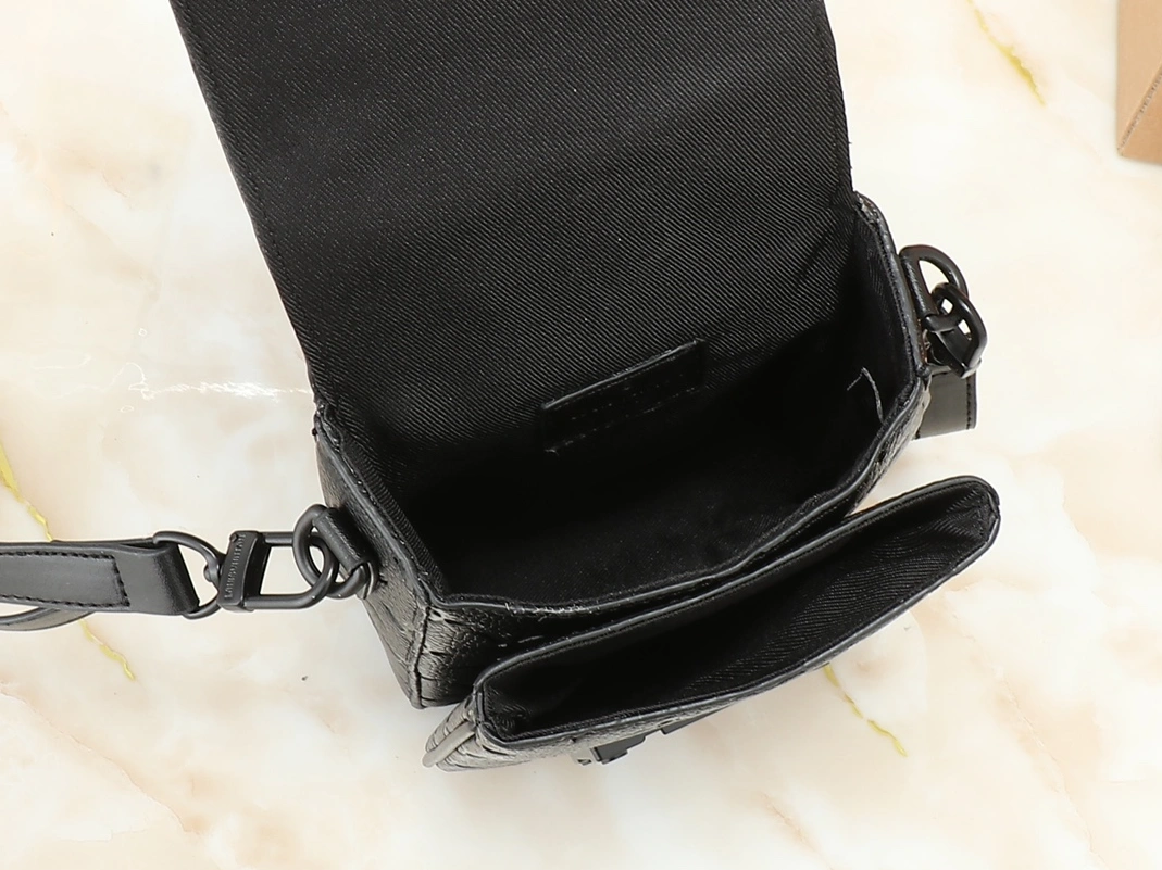 EasyMatch 1113 Louis Vuitton AAA Quality Messenger Bags For Unisex - Image 8