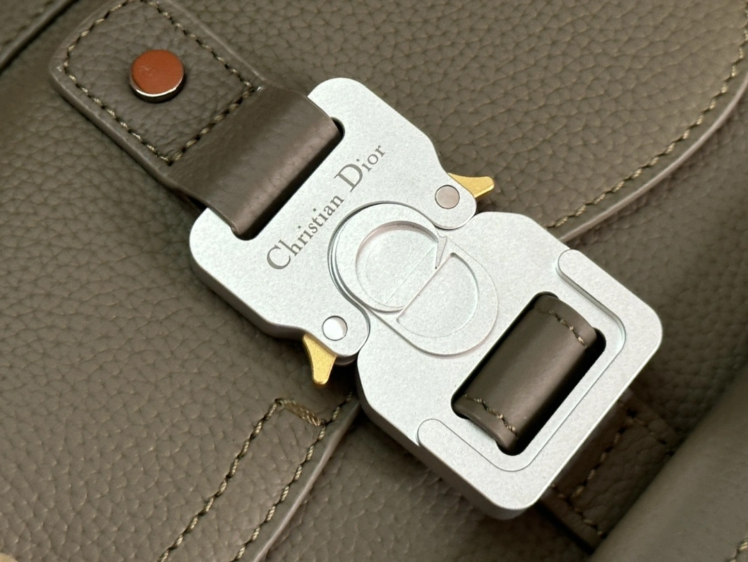 EasyMatch 205 Christian Dior AAA Man Messenger Bags - Image 6