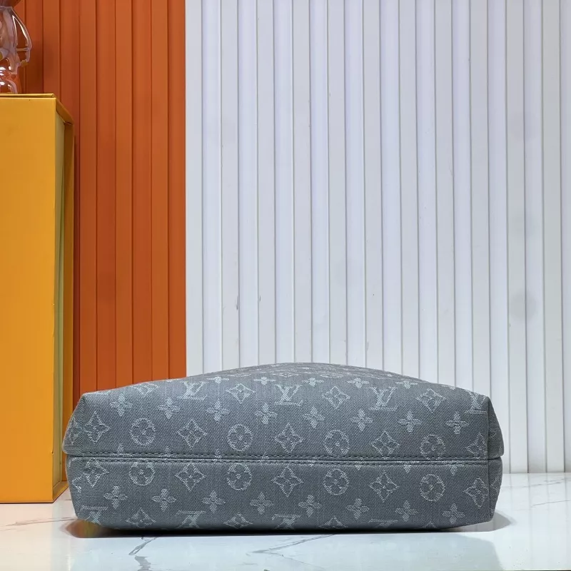 Efficient 3610 Louis Vuitton AAA Quality Messenger Bags For Women - Image 6