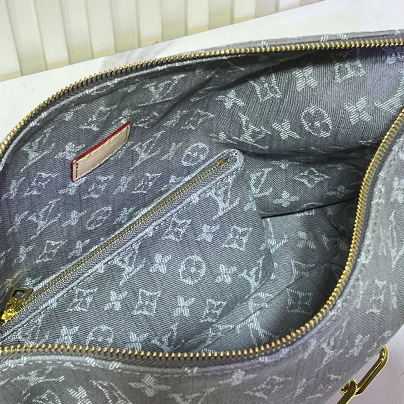 Efficient 3610 Louis Vuitton AAA Quality Messenger Bags For Women - Image 7