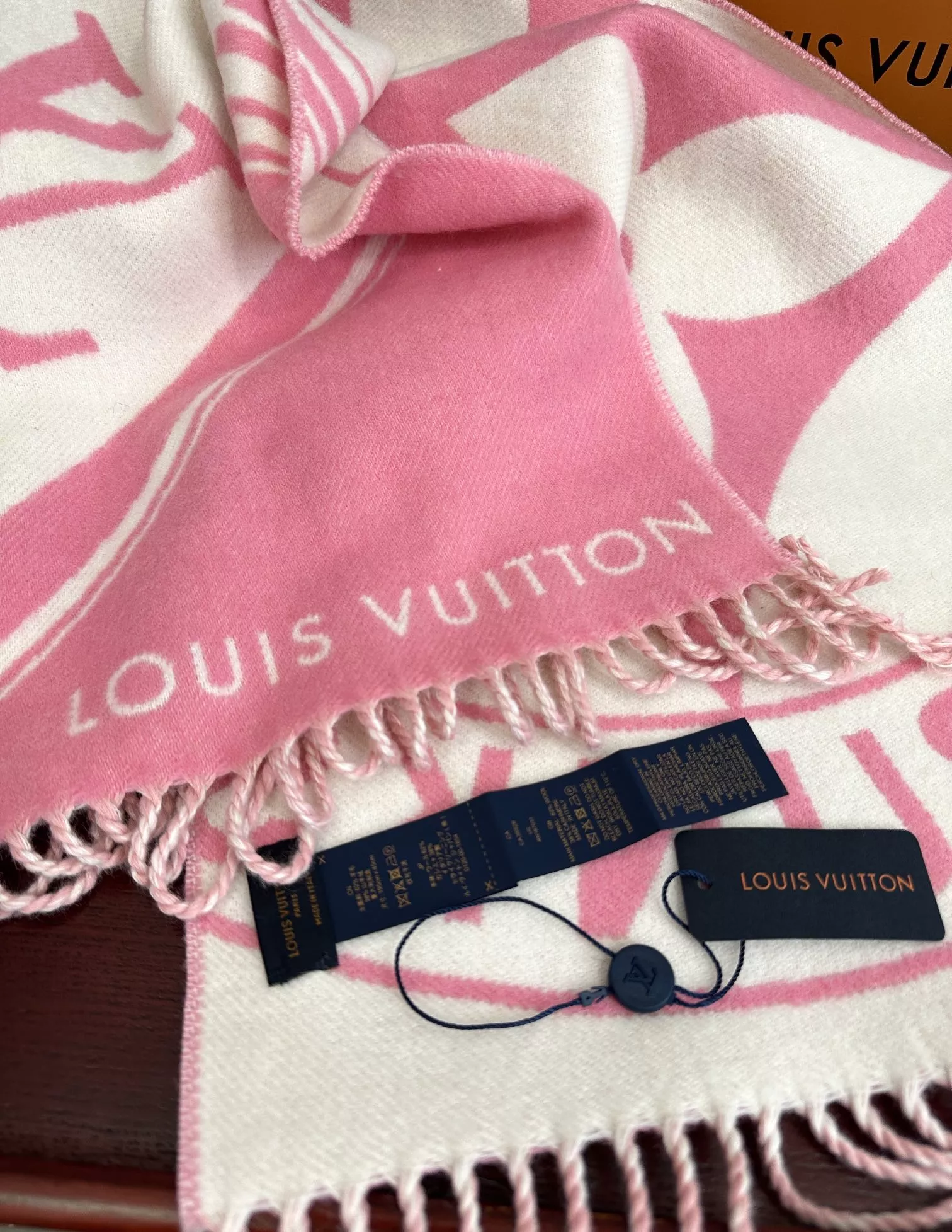 Efficient 9172 Louis Vuitton Scarf For Women - Image 5