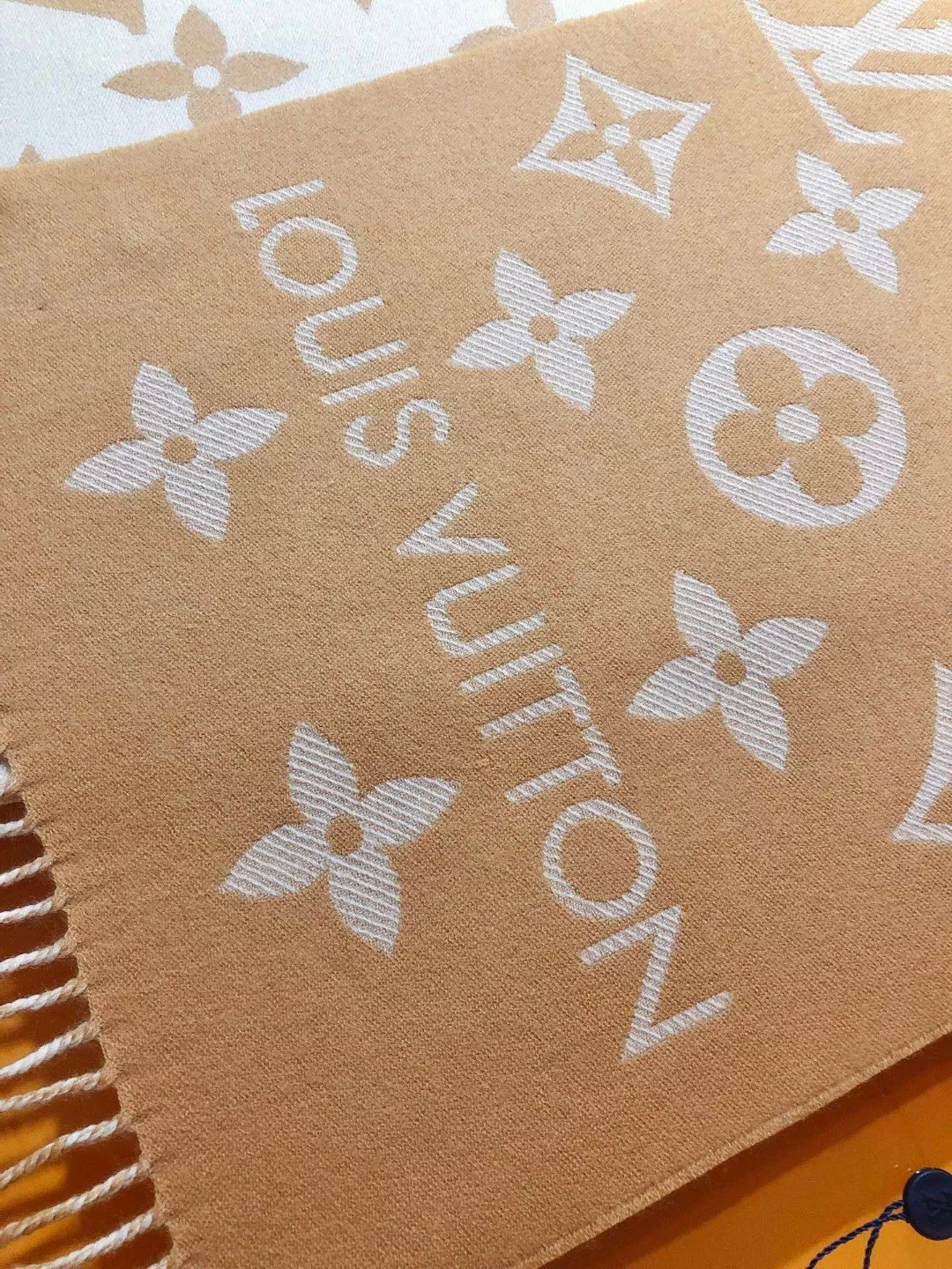 Elegant 5414 Louis Vuitton Scarf For Women - Image 4