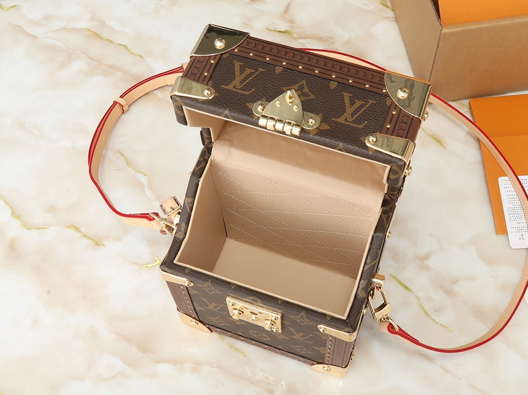 Elegant 817 Louis Vuitton AAA Quality Handbags For Women - Image 8