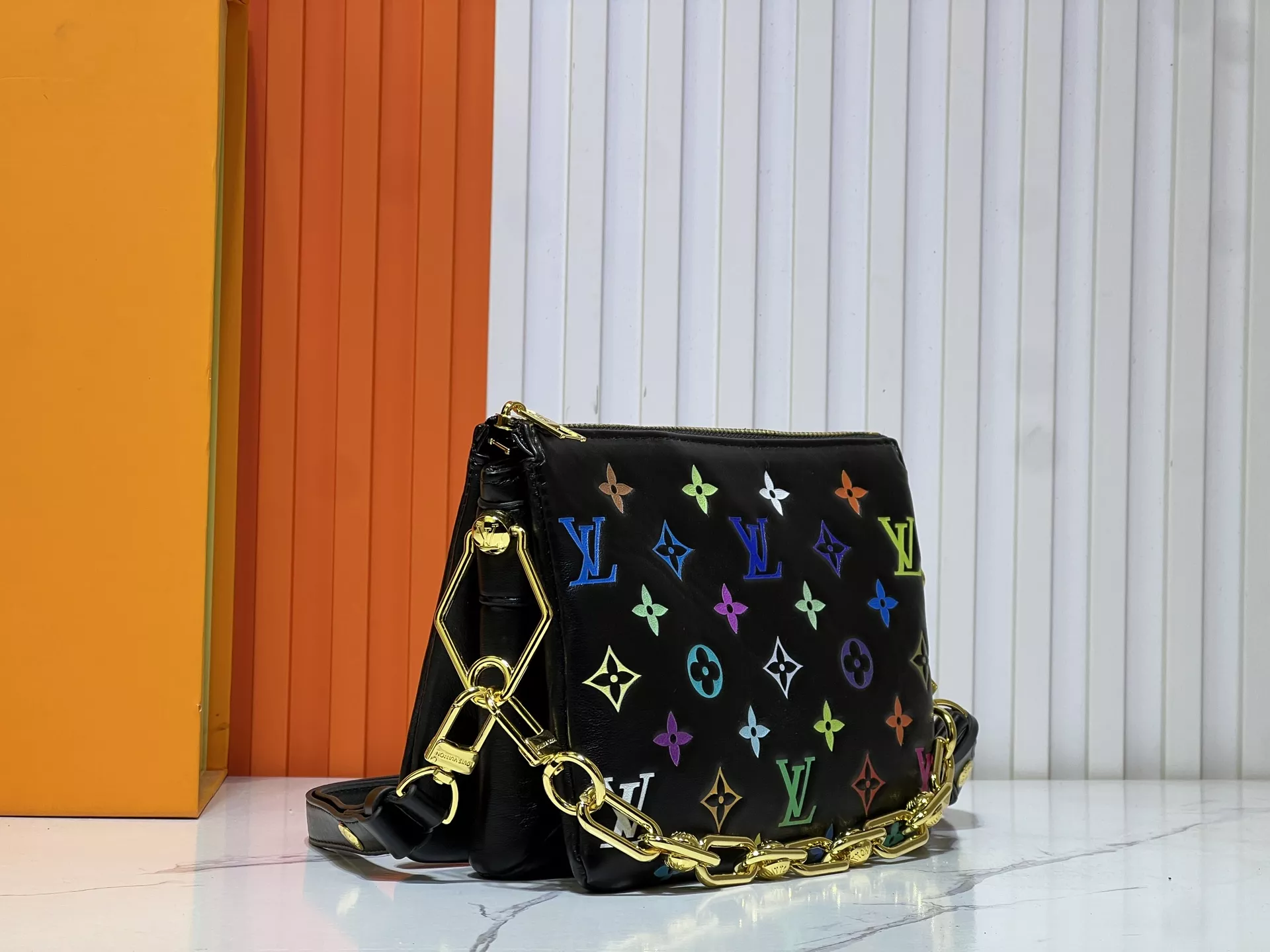 Elegant 8718 Louis Vuitton AAA Quality Messenger Bags For Women