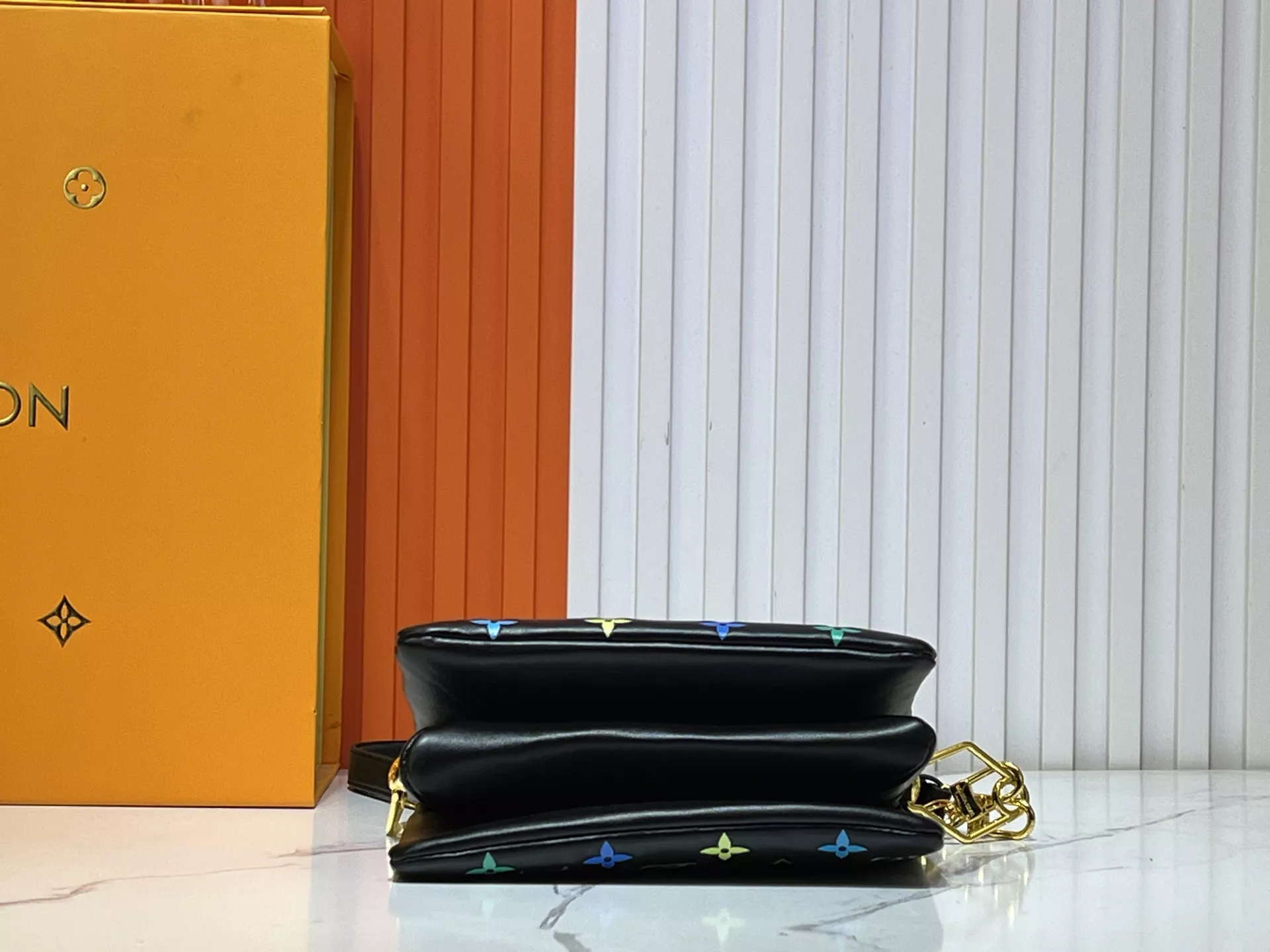 Elegant 8718 Louis Vuitton AAA Quality Messenger Bags For Women - Image 7