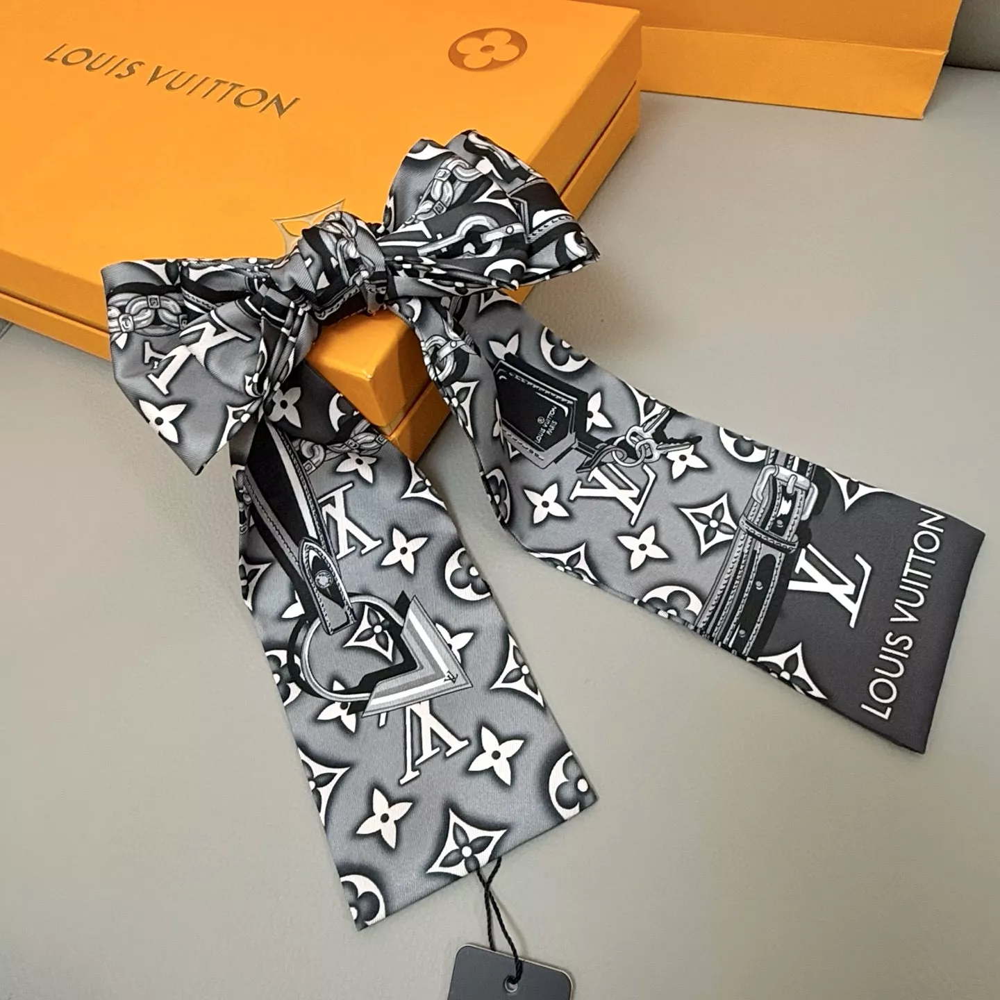 Elegant 9421 Louis Vuitton Silk Scarf - Image 3