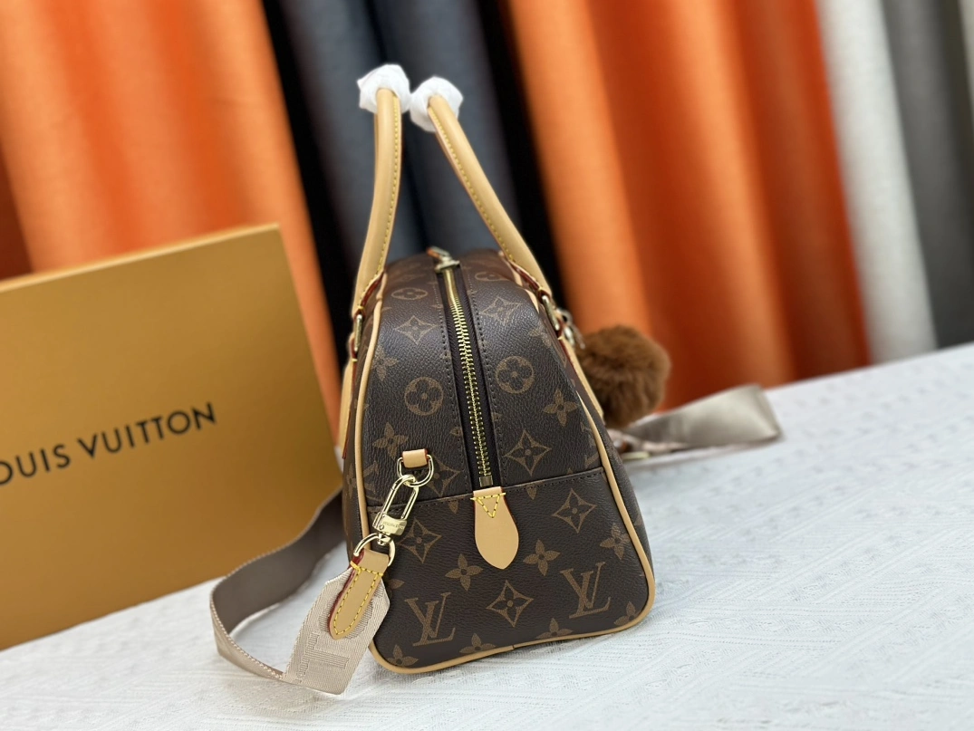 EyeCatching 131 Louis Vuitton AAA Quality Handbags For Women - Image 3