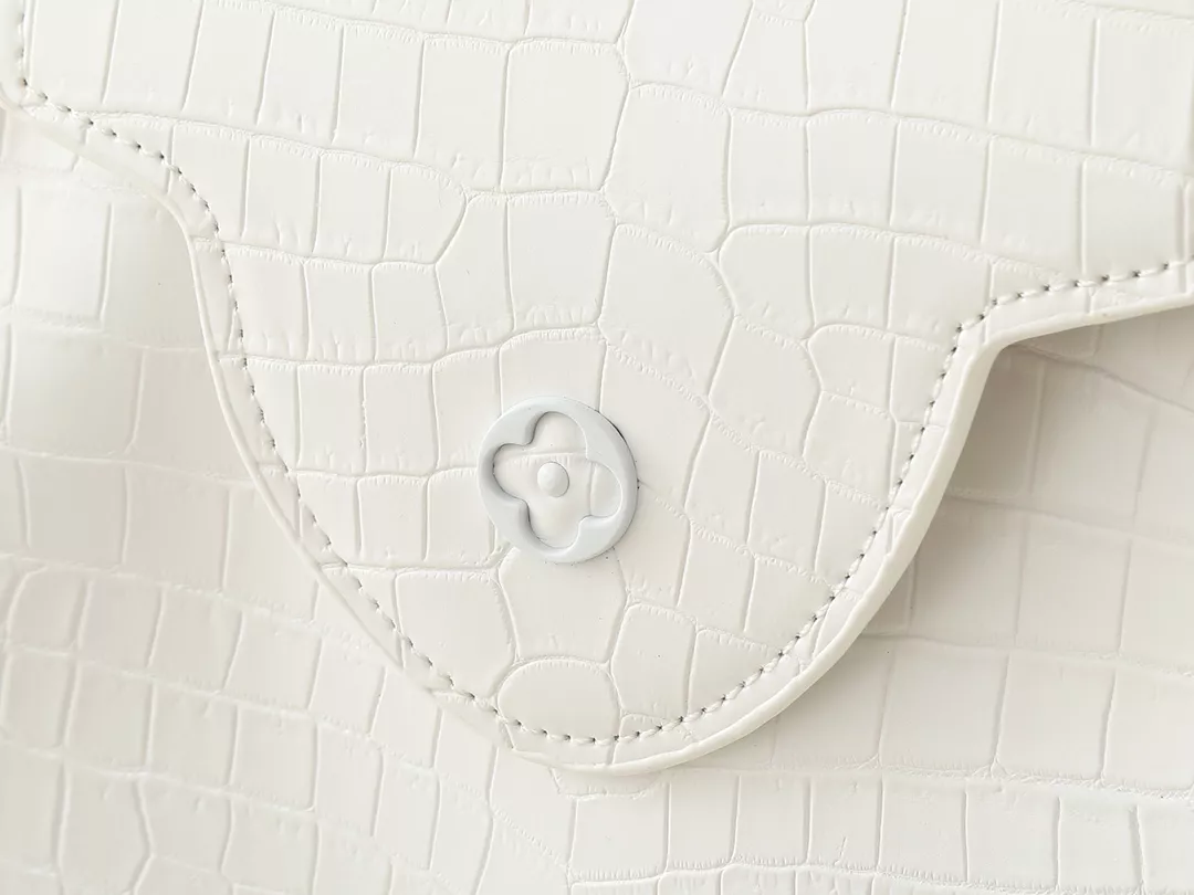 EyeCatching 5844 Louis Vuitton AAA Quality Messenger Bags For Women - Image 6