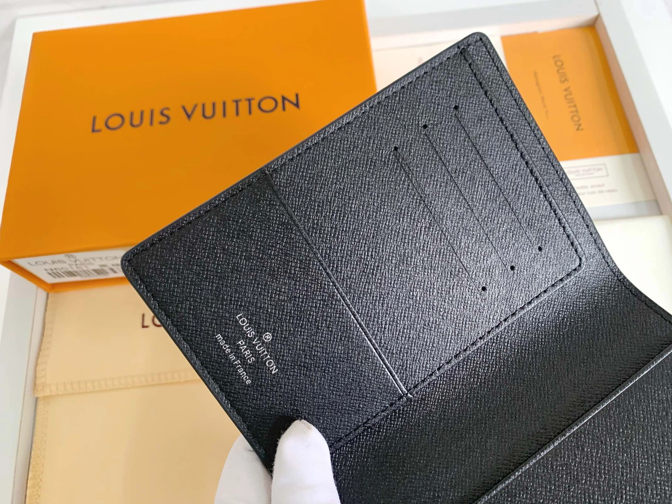 EyeCatching 7087 Louis Vuitton Card Case For Unisex - Image 3