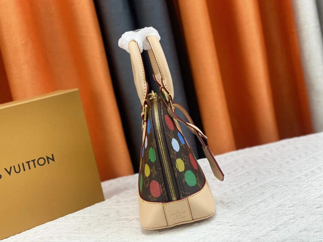 EyeCatching 9687 Louis Vuitton AAA Quality Handbags For Women