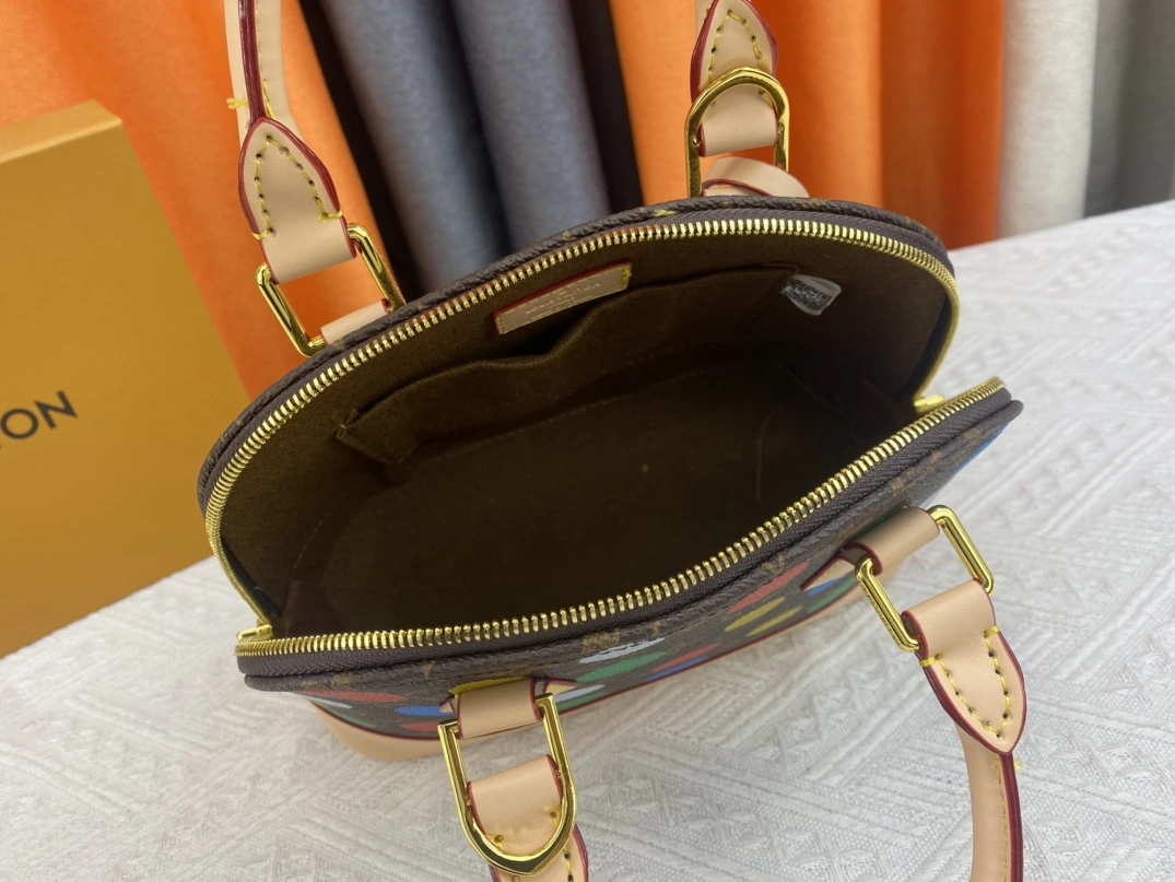 EyeCatching 9687 Louis Vuitton AAA Quality Handbags For Women - Image 7