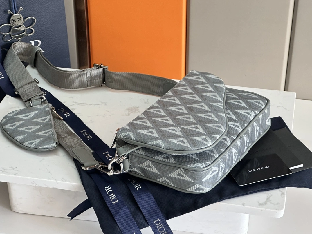 Fashionable 4468 Christian Dior AAA Man Messenger Bags - Image 4