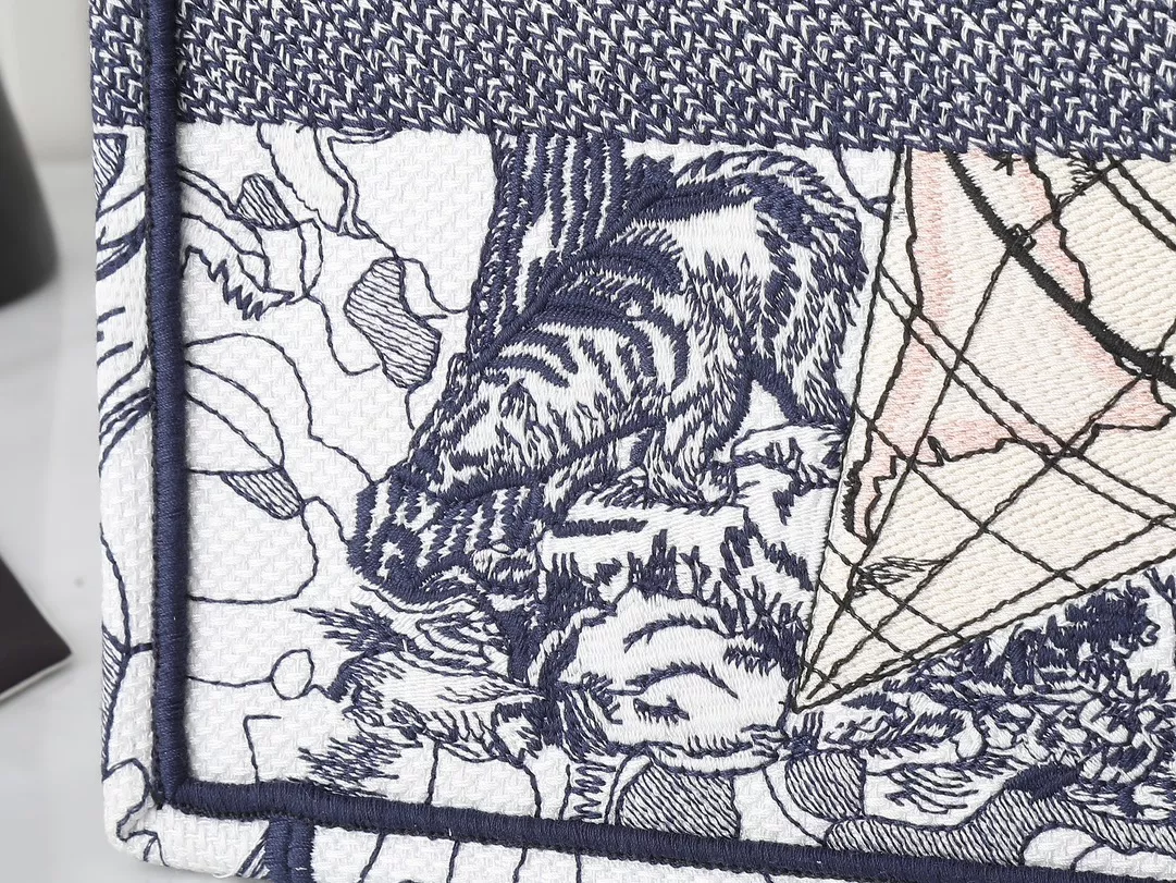 Fashionable 5269 Christian Dior AAA Quality Tote-Handbags For Women - Image 6