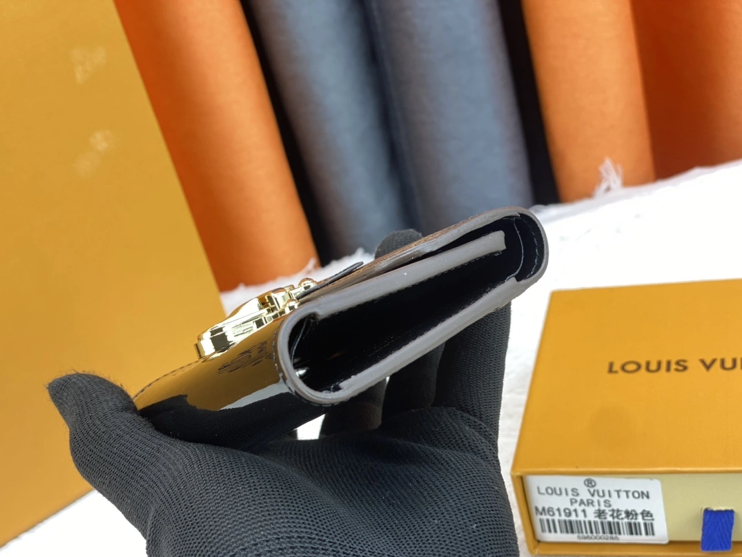 Flexible 2009 Louis Vuitton AAA Quality Wallets For Women - Image 3