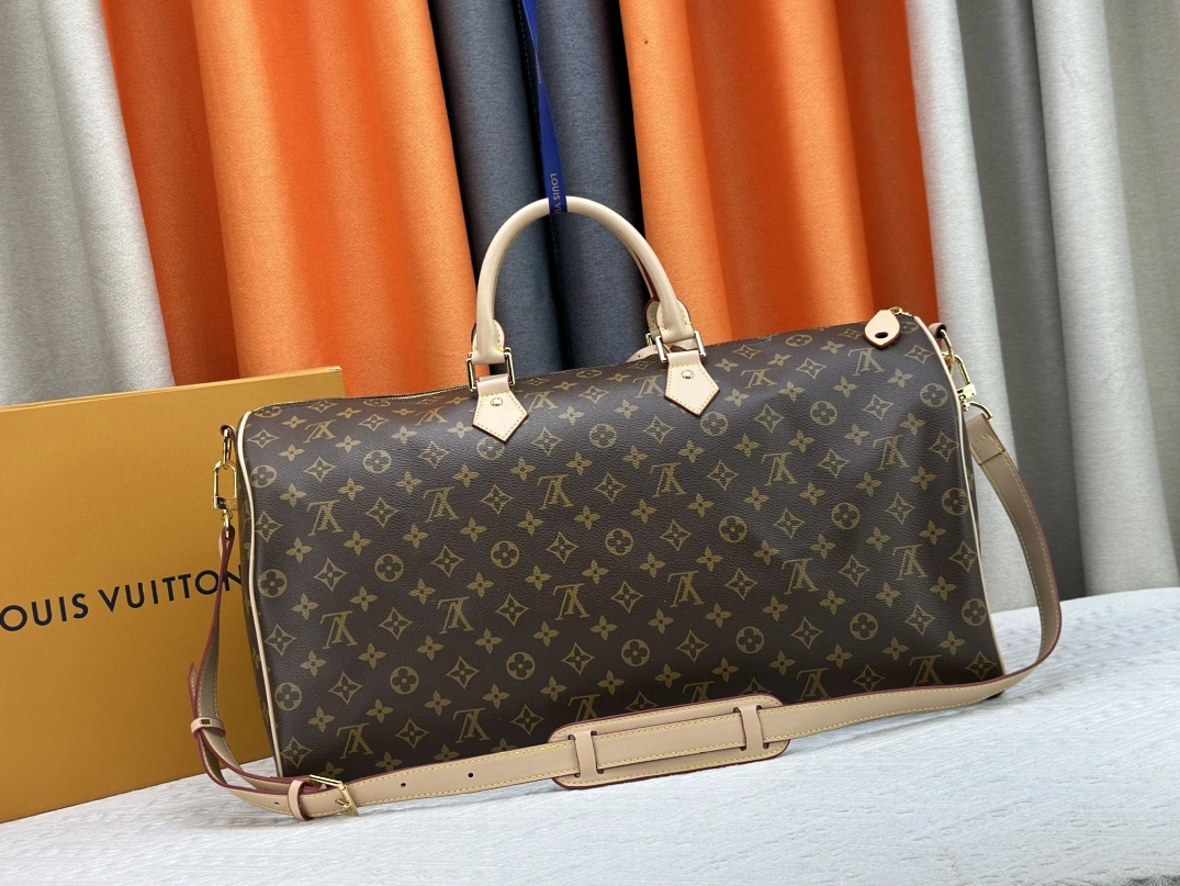 Flexible 2696 Louis Vuitton Travel Bags - Image 4