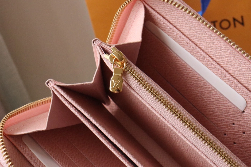 Functional 4570 Louis Vuitton AAA Quality Wallets - Image 6