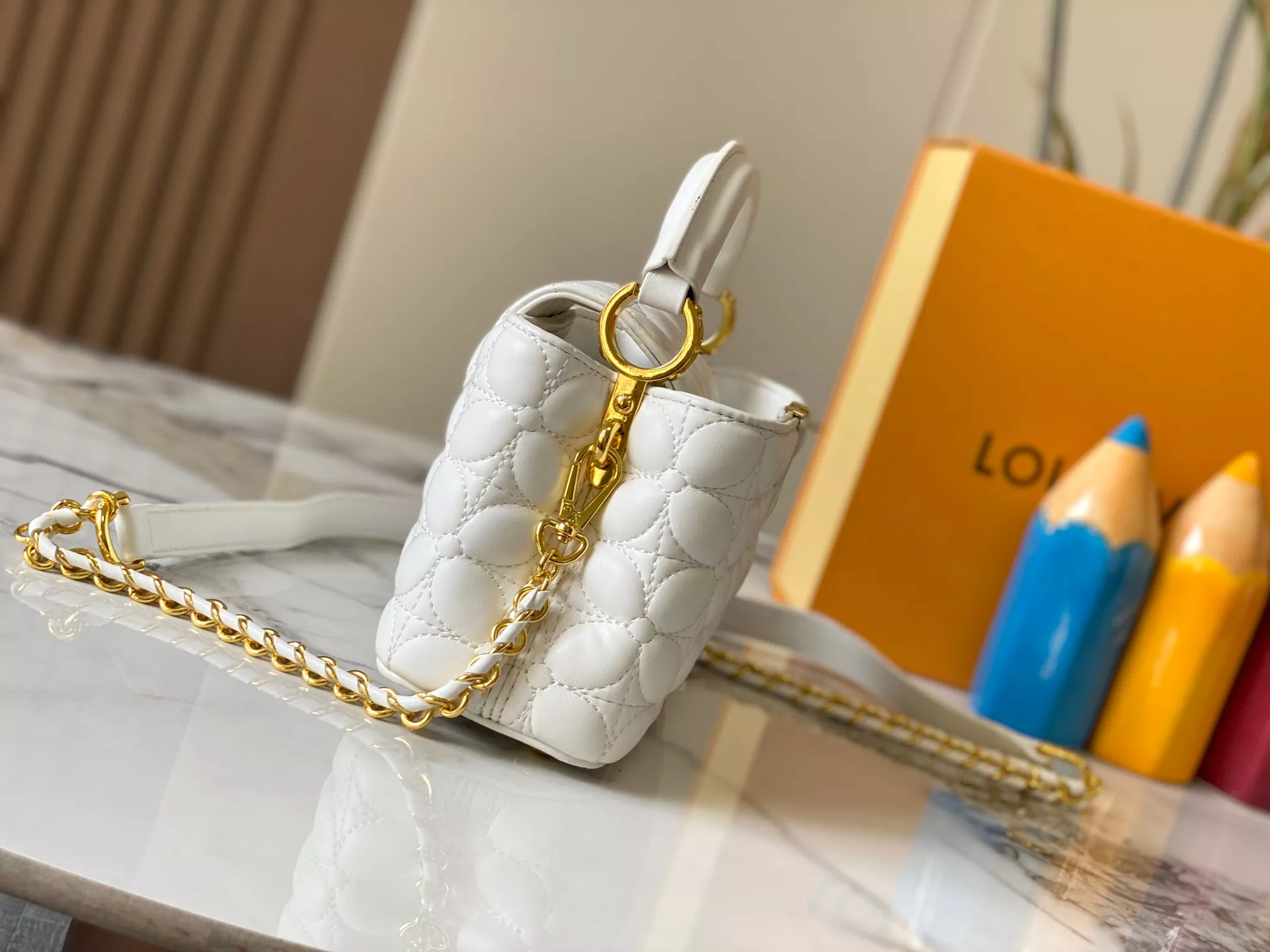 Functional 8834 Louis Vuitton AAA Quality Messenger Bags For Women - Image 3