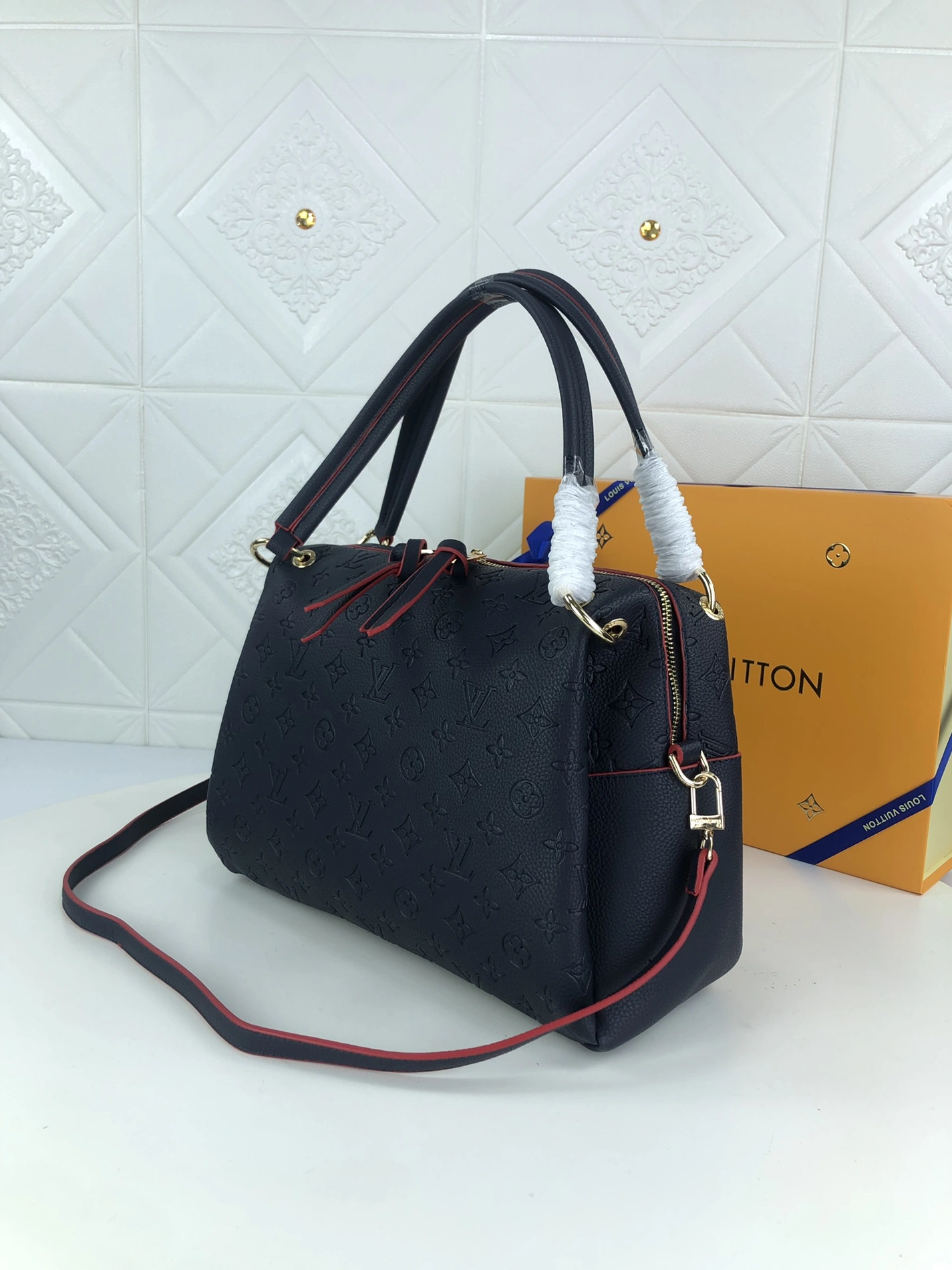 Functional 9339 Louis Vuitton AAA Quality Handbags For Women