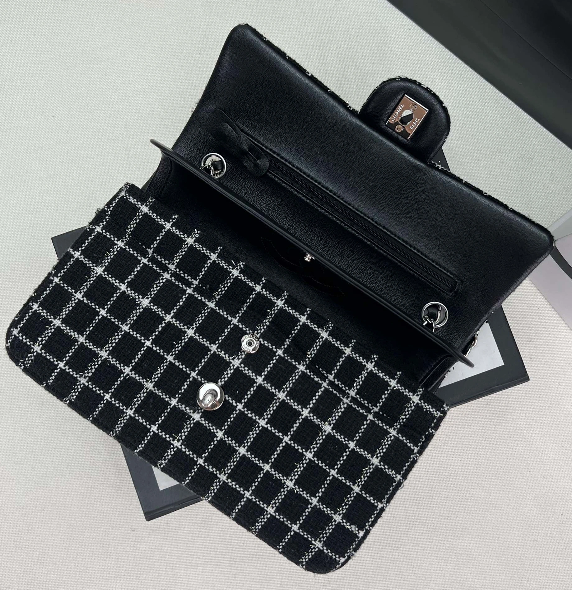 GoodFit 4140 Chanel AAA Quality Messenger Bags For Women - Image 5