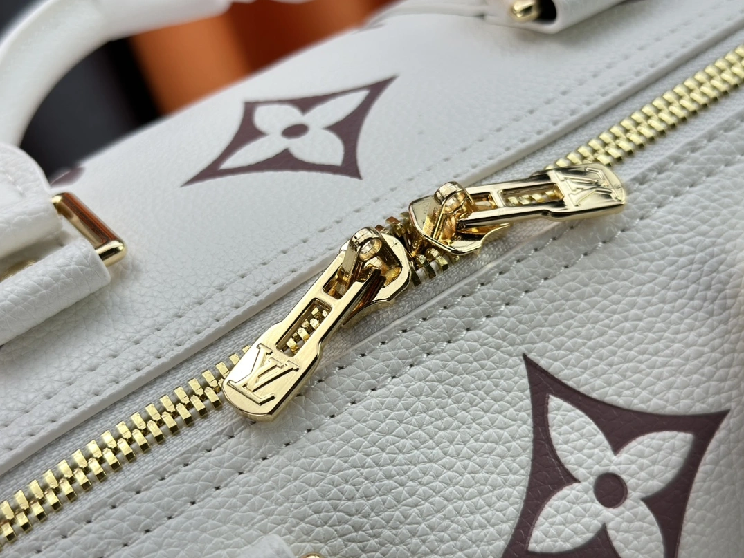 GoodFit 4334 Louis Vuitton Travel Bags - Image 7