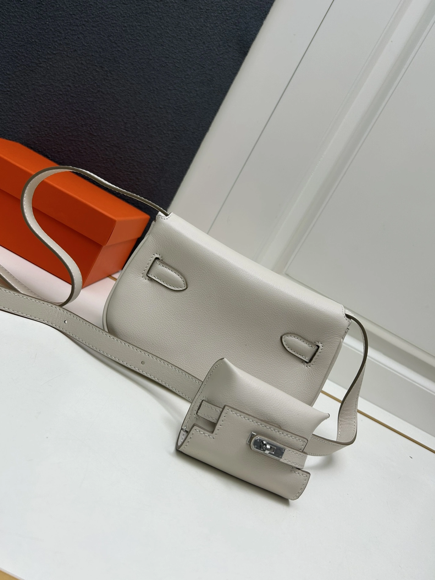 Hermes AAA Quality Belt Bags For Women HighQuality 9880