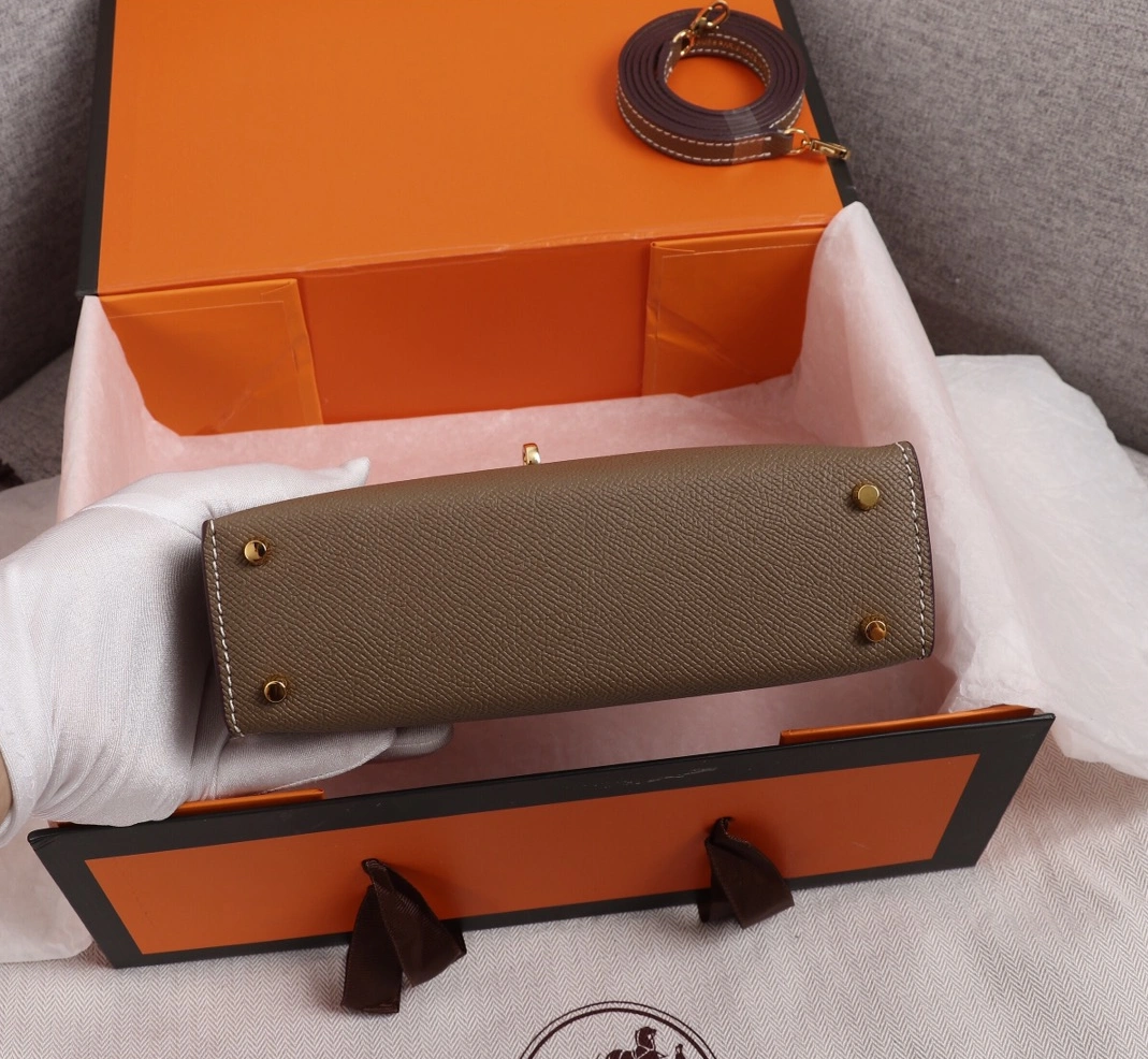 Hermes AAA Quality Messenger Bags For Women Minimalist 524 - Image 4