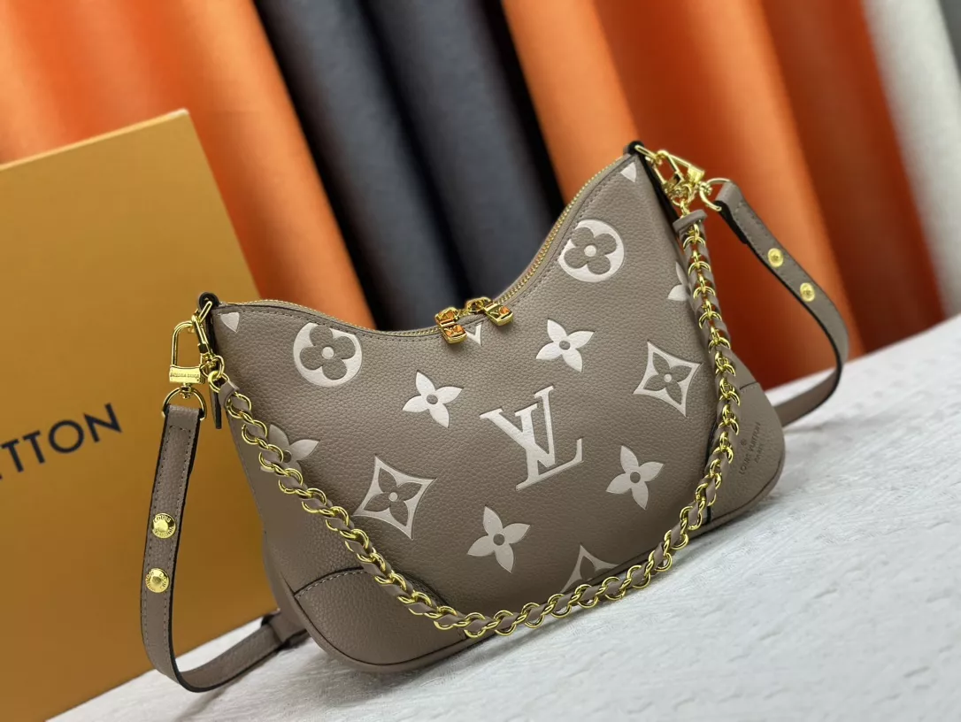HighQuality 1207 Louis Vuitton AAA Quality Messenger Bags For Women