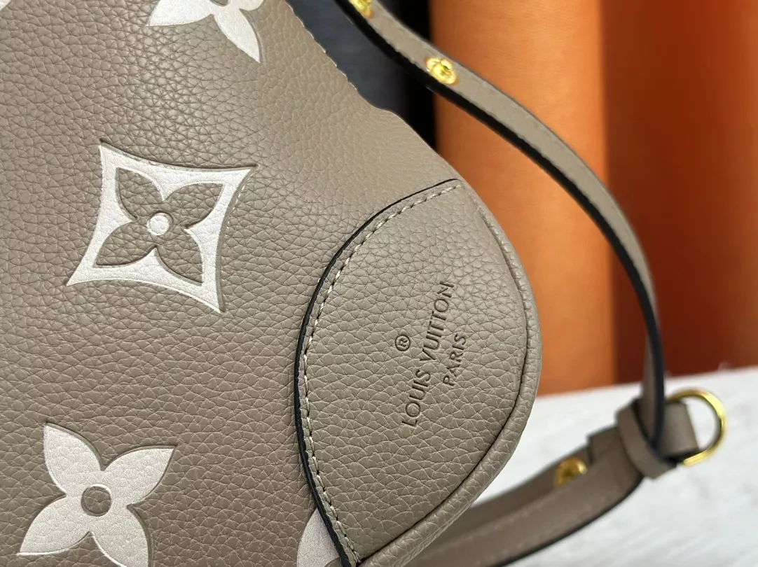 HighQuality 1207 Louis Vuitton AAA Quality Messenger Bags For Women - Image 7