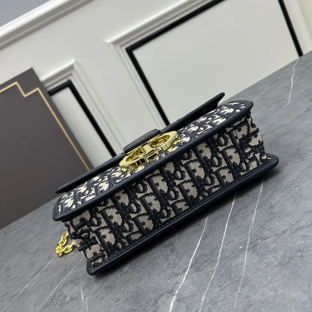 HighQuality 3327 Christian Dior AAA Quality Messenger Bags For Women - Image 5