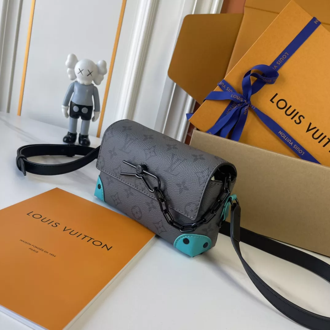 HighQuality 3815 Louis Vuitton AAA Quality Messenger Bags For Unisex