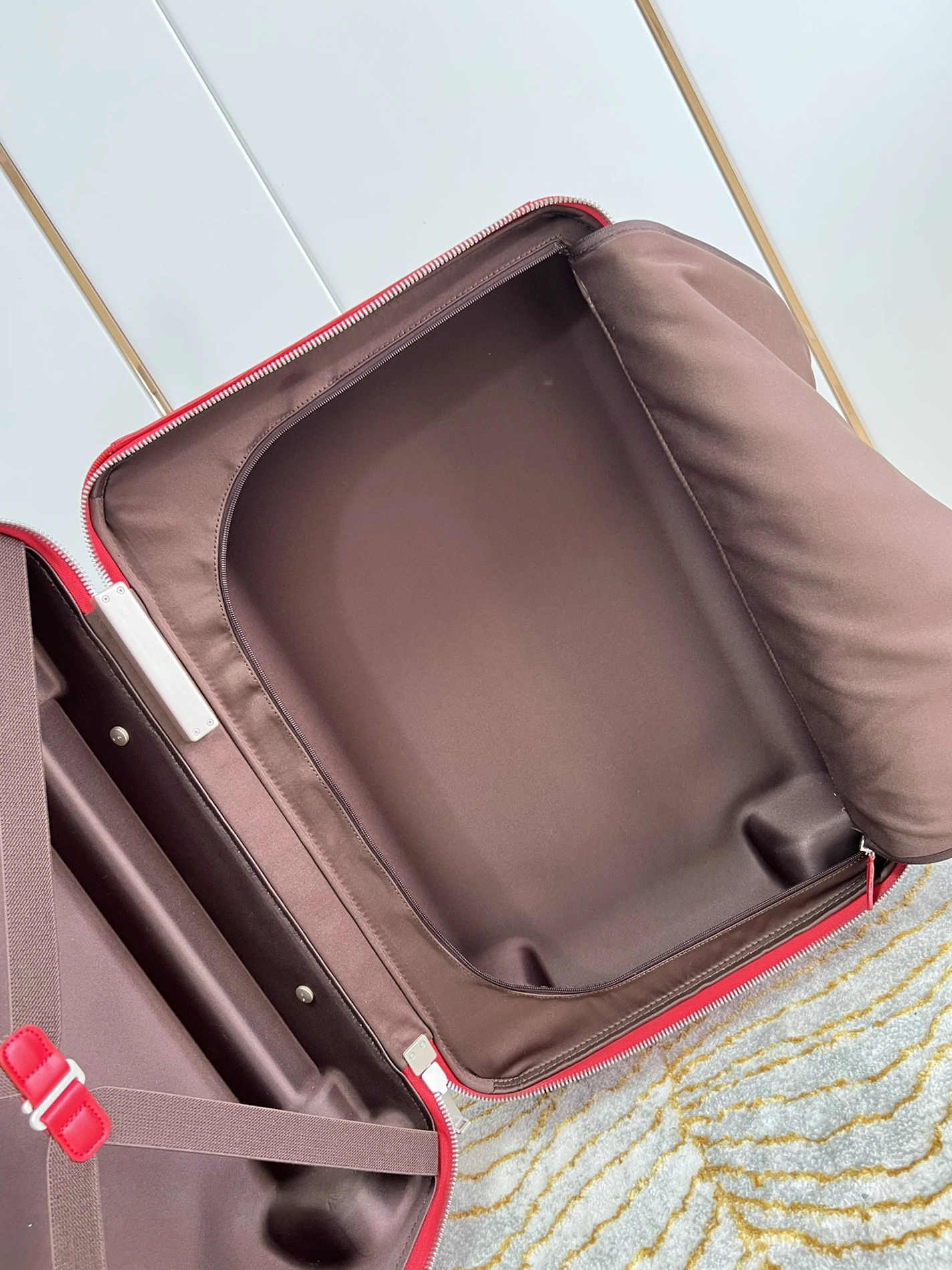 Lightweight 9725 Louis Vuitton Luggage - Image 8