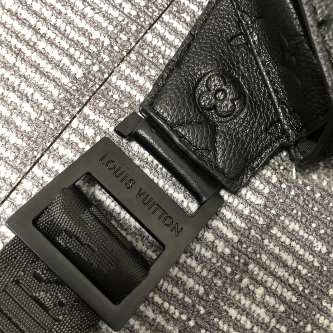 Louis Vuitton AAA Man Messenger Bags Sophisticated 3156 - Image 6