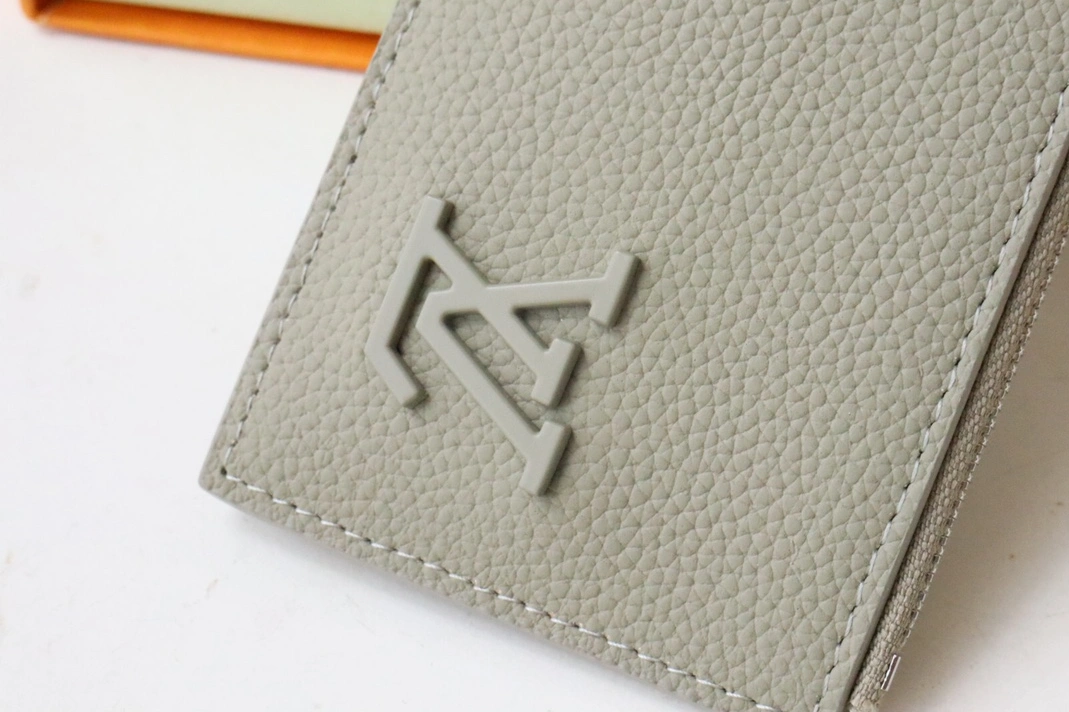 Louis Vuitton AAA Quality Card Case AllSeason 6581