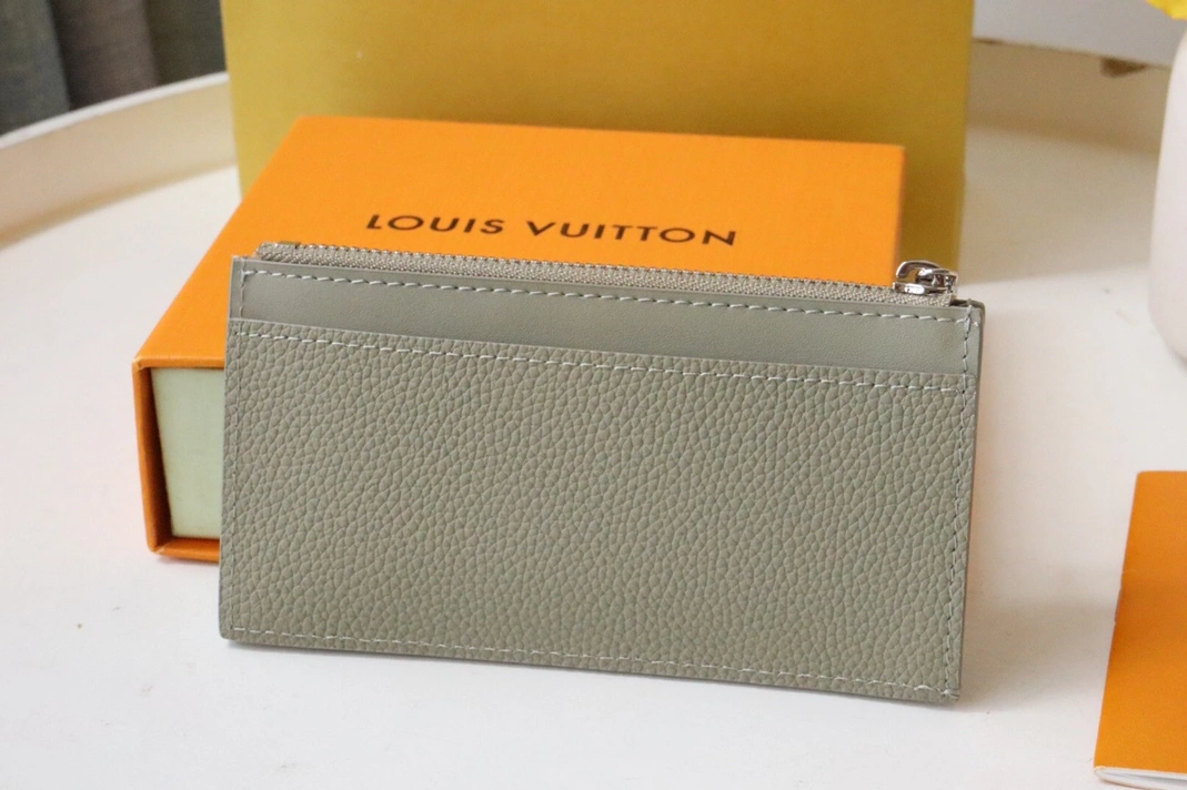 Louis Vuitton AAA Quality Card Case AllSeason 6581 - Image 4