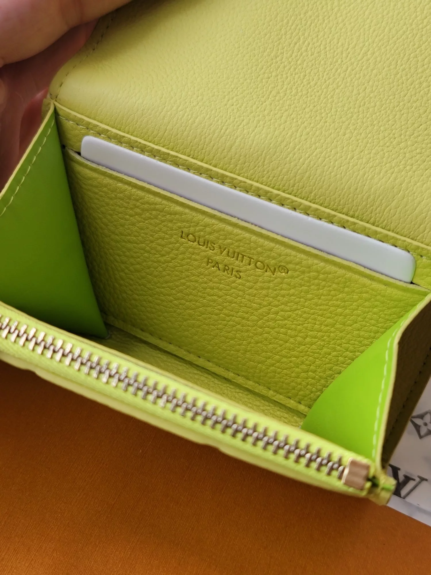 Louis Vuitton AAA Quality Card Case Bright 5261 - Image 6