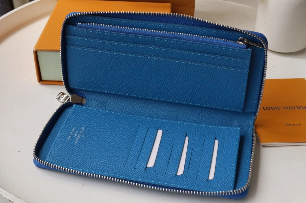 Louis Vuitton AAA Quality Card Case DailyWear 5825 - Image 5