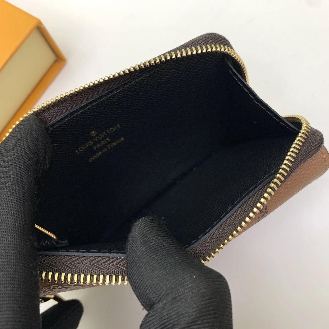 Louis Vuitton AAA Quality Card Case For Women Modern 7593 - Image 4