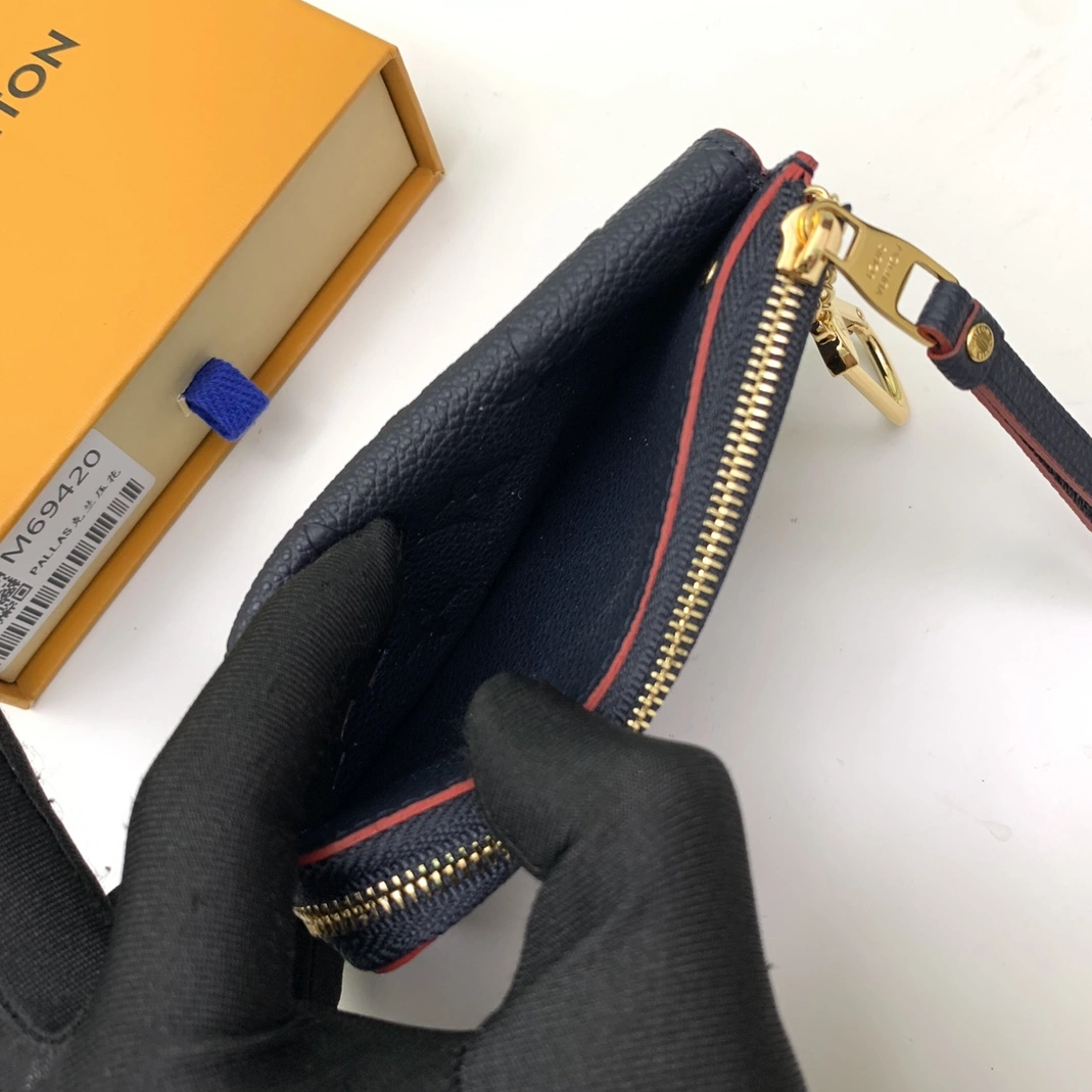 Louis Vuitton AAA Quality Card Case For Women WellDesigned 3477 - Image 4