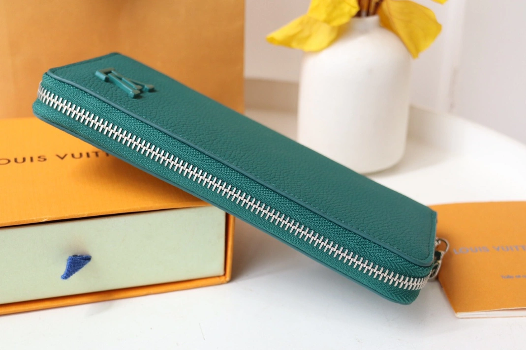 Louis Vuitton AAA Quality Card Case HighQuality 6867 - Image 4