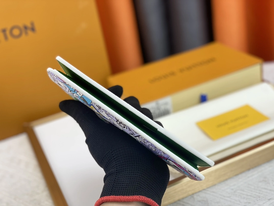 Louis Vuitton AAA Quality Card Case Lightweight 7465 - Image 4