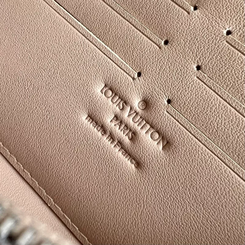 Louis Vuitton AAA Quality Card Case Popular 5786 - Image 6